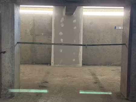 emplacement de parking privatif couvert résidence sol y neou