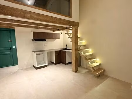 ? duplex rénové de caractère — 33 m² — sommières