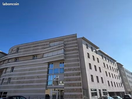 studio 1 pièce 33 m²