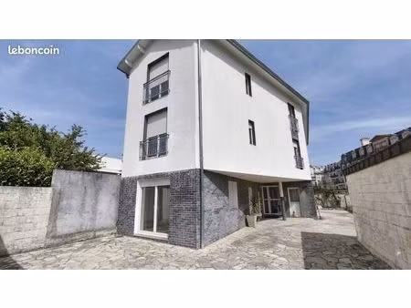 immeuble 15 pièces 350 m²