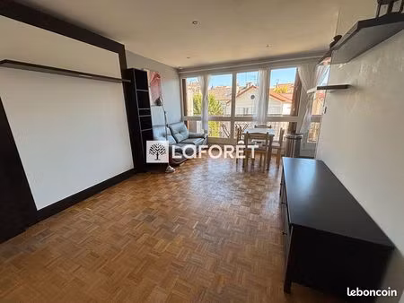 studio 1 pièce 28 m²