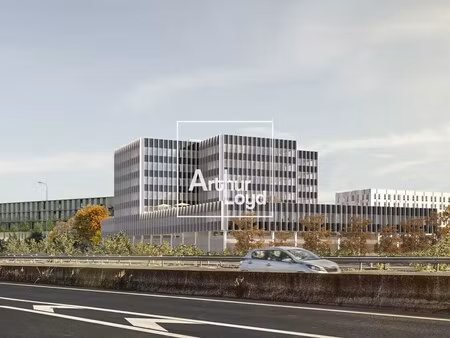 location bureaux 84 m² à 10 788 m²