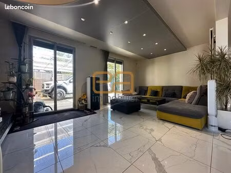 maison 12 pièces 233 m²