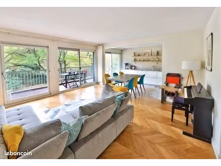 appartement t4 face au bois de vincennes – entièrement rénové – 2 larges balcons  cave et 