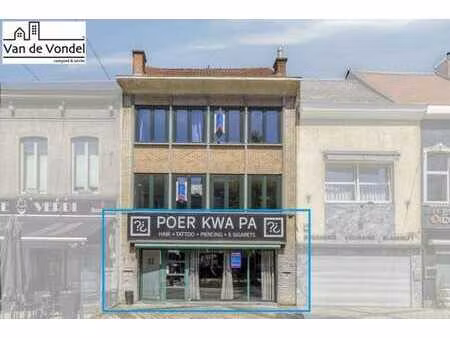 magasin de 130 m² situé au centre de renaix !