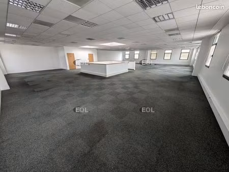local bureaux 617 m²