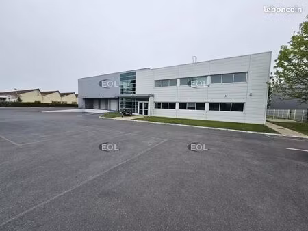 local bureaux 2 212 m²