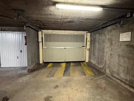 place parking couverte securisé 2 minutes à pied rer a nogent-sur-marne et bois de vincenn