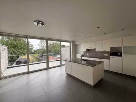 kwalitatieve ruime woning met 4 slpks en grote tuin