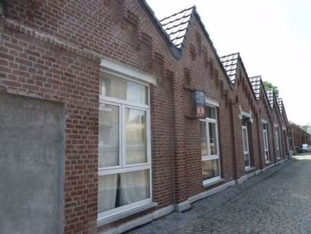 petite maison 1 chambre dans le quartier des vennes
