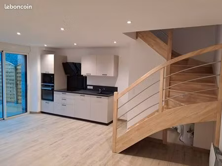 maison 3 pièces 61 m² avec dépendance de 20 m² 700 hors charges