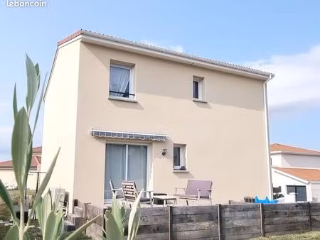 villa 4 pièces 80 m²