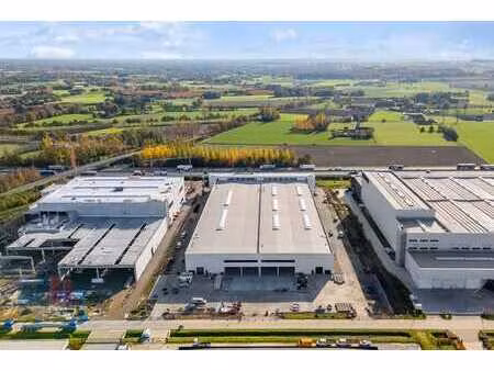 uitstekend gelegen kantoorruimte van 499 m² met visibilit...