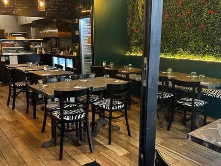 restaurant neuf prêt à travailler