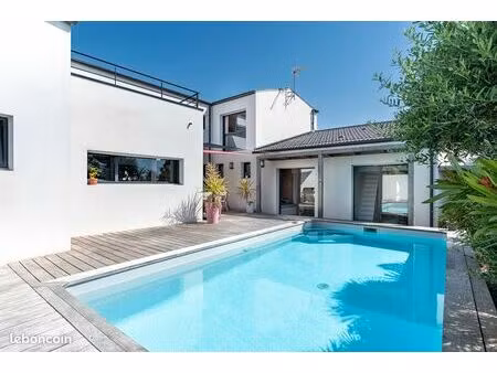 villa 5 pièces 172 m²