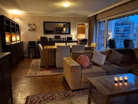 appartement 3 chambres de 114 m²  idéalement situé à evere