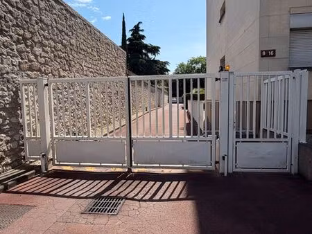 parking à louer / résidence standing