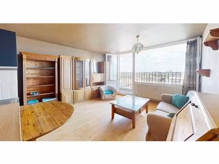studio + terrasse / peb b- / beau potentiel !