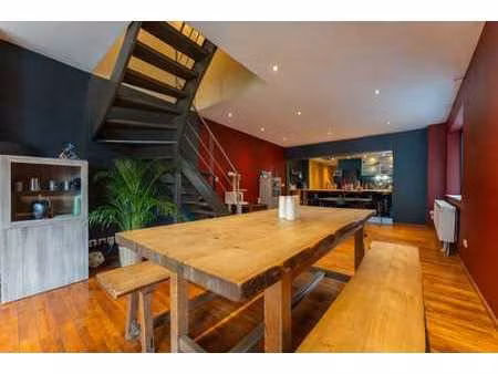 triplex à vendre dans le centre huy!