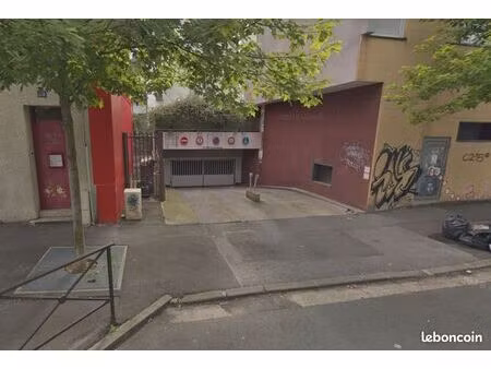 place de parking 12 m²