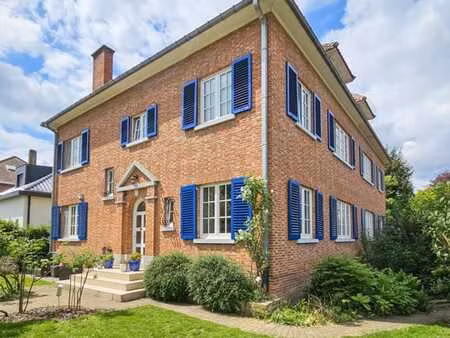 maison familiale 3 façades avec 5 chambres et garage