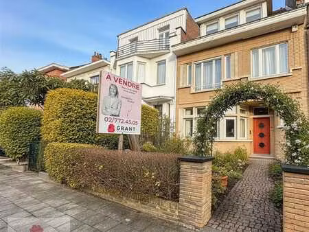 maison unifamiliale art déco avec beau jardin!