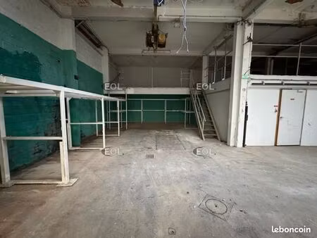 local bureaux 556 m²