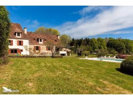 maison 7 pièces 253 m²