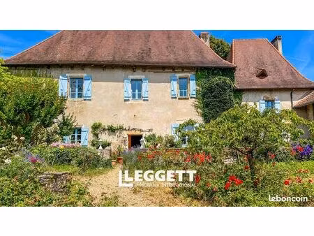 château 6 pièces 266 m²