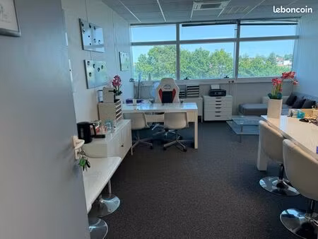 bureau lumineux 24m2 a louer champigny/marne 792/mois (charges comprises). profession libé