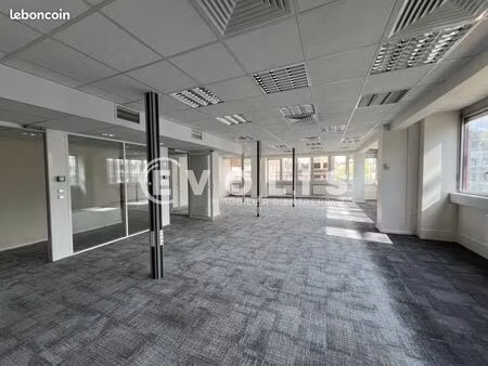 bureau 210 m²