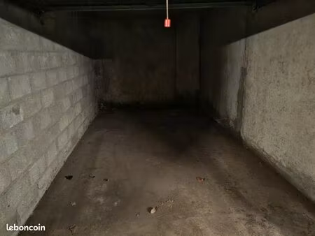 vend box fermé dans résidence