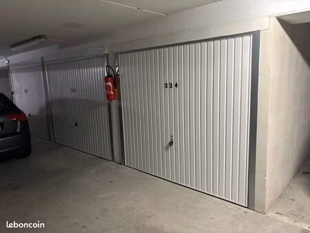 place de parking fermée (box)