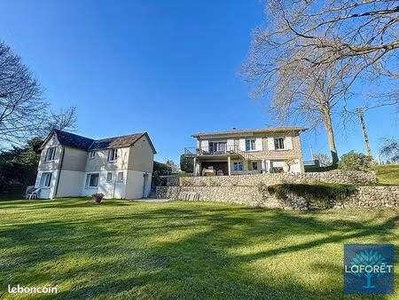 propriété 7 pièces 145 m²