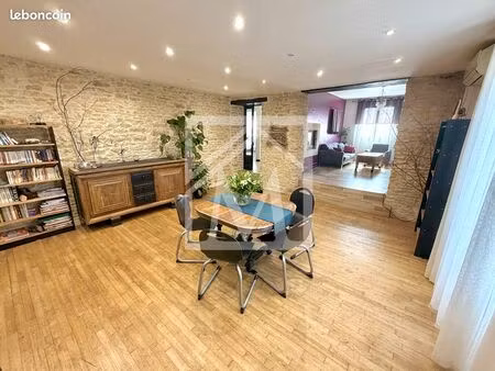maison 7 pièces 238 m²