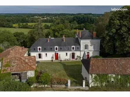 vends maison de maître en dordogne  15 pièces 530 m2 sur 8000 m2 de terrain