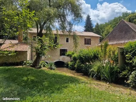 moulin 16eme siecle  2 4 ha terrain