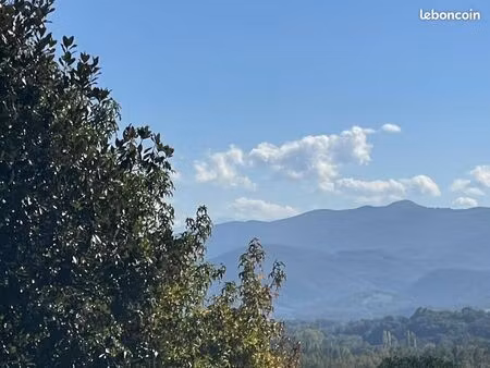 terrain 1 637 m² mane