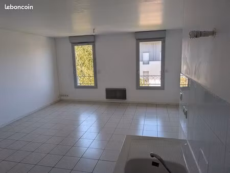 appartement t3 - 56 m² saintes quartier bellevue 620 ( hors charges)