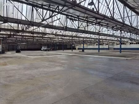 local activité ou stockage avec bureau et vitrine