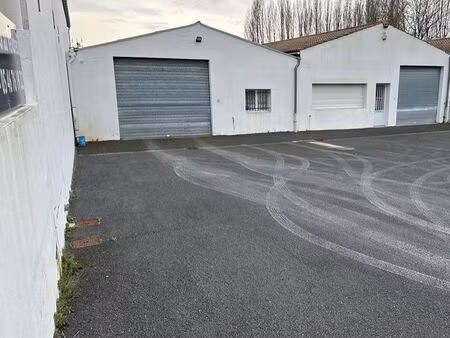 à louer depot 150 m² avec bureau sanitaire