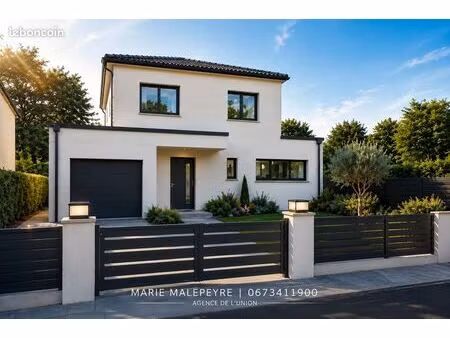 nouveau   maison familiale avec garage dans un environnement résidentiel privilégié