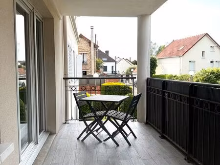 appartement 2 pièces rénové avec balcon et parking