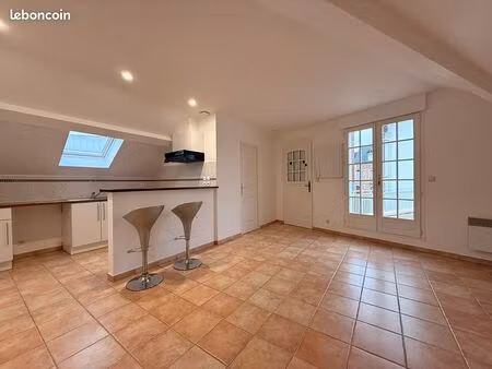 appartement f1 avec terrasse proche centre-ville à pont de l’arche