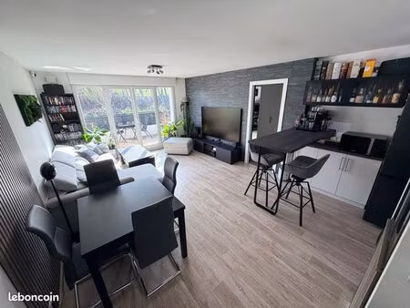 vends appartement récent 60m2 dernier étage – 3 pièces lumineux avec terrasse  vue forêt +