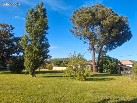 terrain de 804 m²