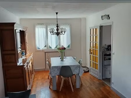 maison de ville 85 m2 au calme transports   écoles  commerces à proximité