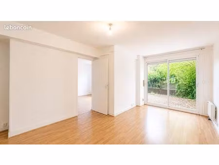 appartement t3 55 m² avec jardin privatif de 60 m² – centre de roques – calme