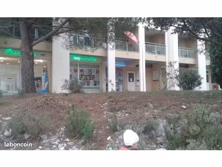 local commercial vacquerolles nimes