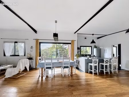 maison lumineuse de plain-pied à vendre